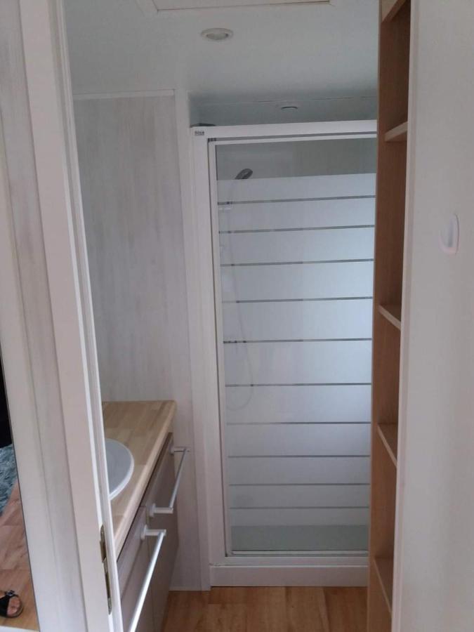 Luxueuze Stacaravan 4Pers Met Terras En Tuintje Bredene Exteriér fotografie